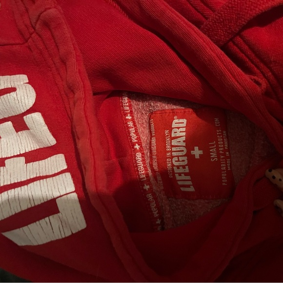 Red lifeguard hoodie - Picture 3 of 4